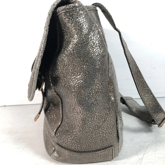 YVES SAINT LAURENT
Leather Medium Besace Flap metallic silver - Picture 5 of 11